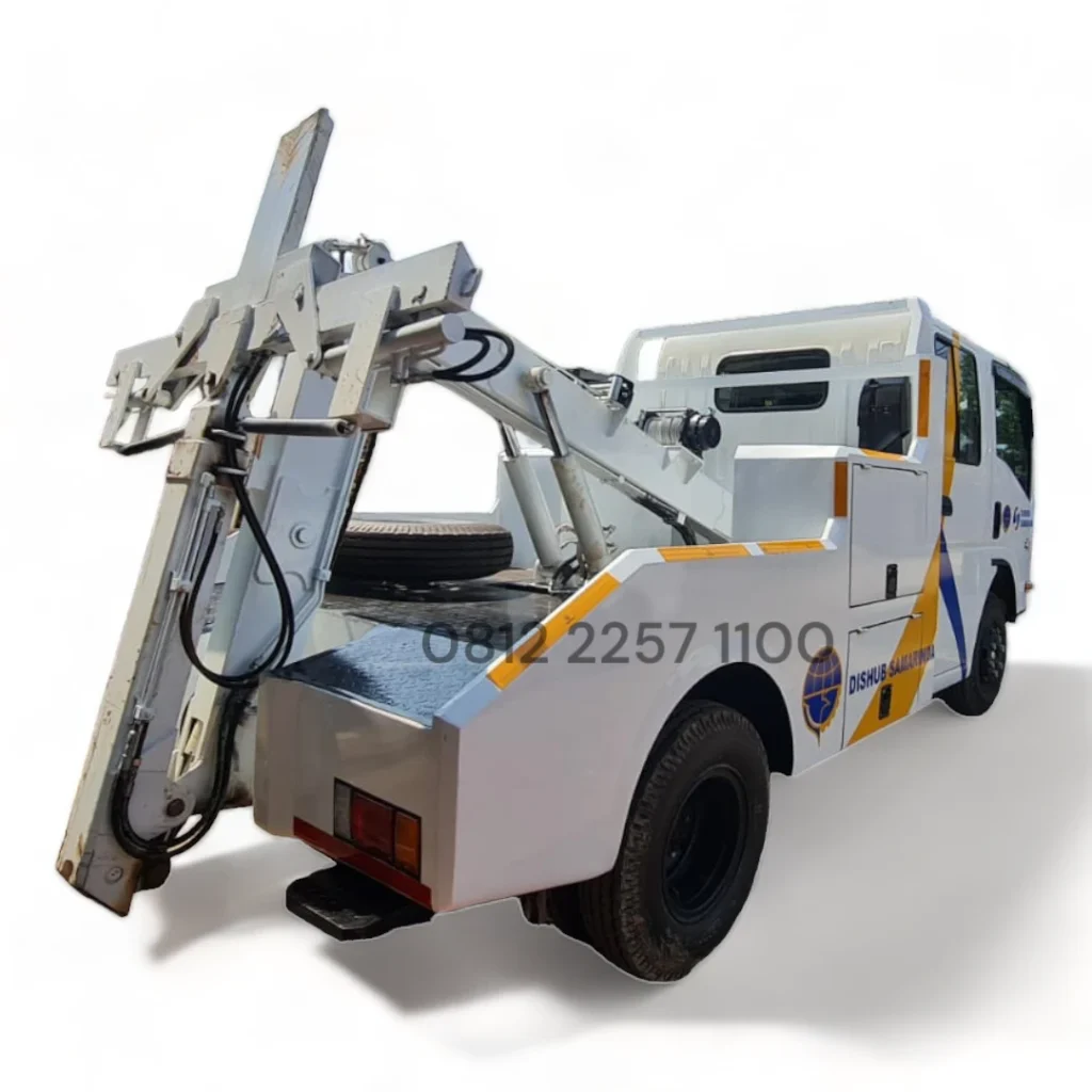 Karoseri mobil derek hydraulic Isuzu NMR71